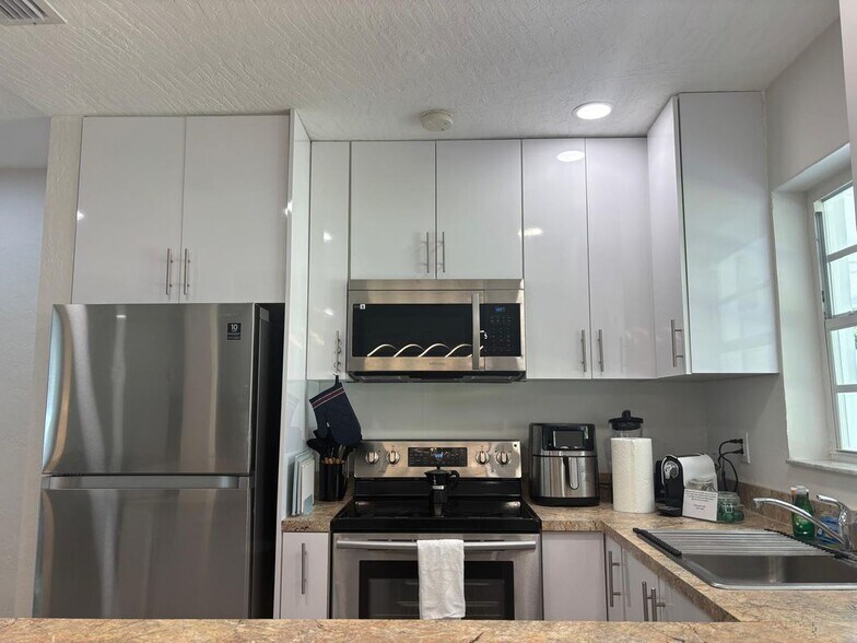 Building Photo - 1931 Mayo St