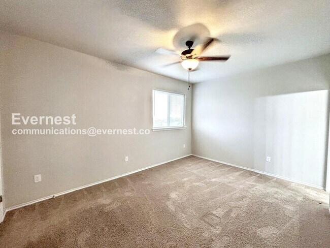 Building Photo - 3-Bed, 2-Bath Townhome with Fenced Yard & Garage / Pet-Friendly / Available Now!