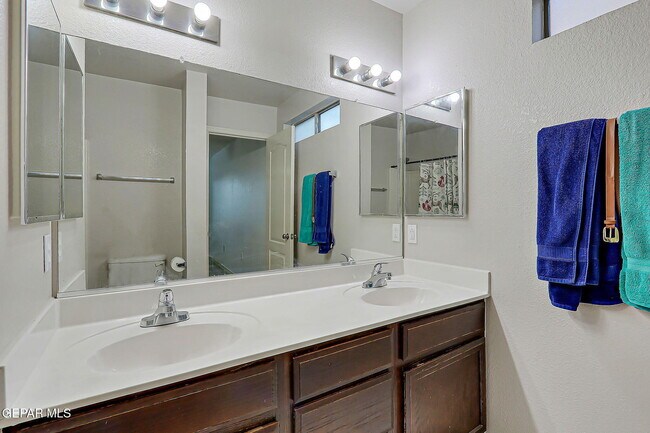 Building Photo - 14270 Gil Reyes Dr