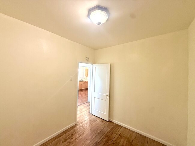 Building Photo - 7157 S East End Ave