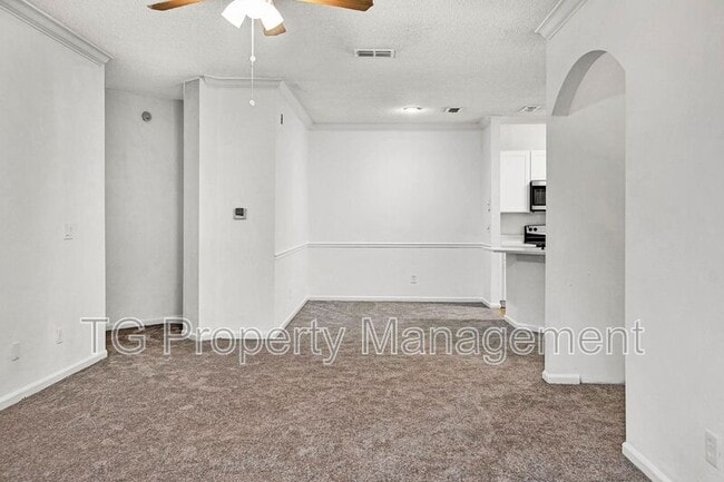 Building Photo - 10000 Gate Pkwy N