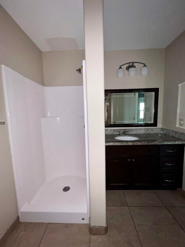 Building Photo - 408 Shiloh Dr