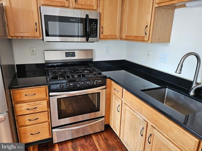 Building Photo - 114 Madison Ct