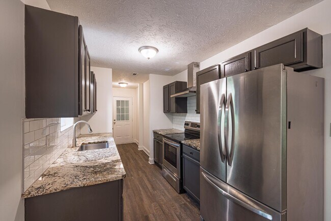 Building Photo - Updated Ranch on 1.6 Acres in Senoia. East Coweta Schools!