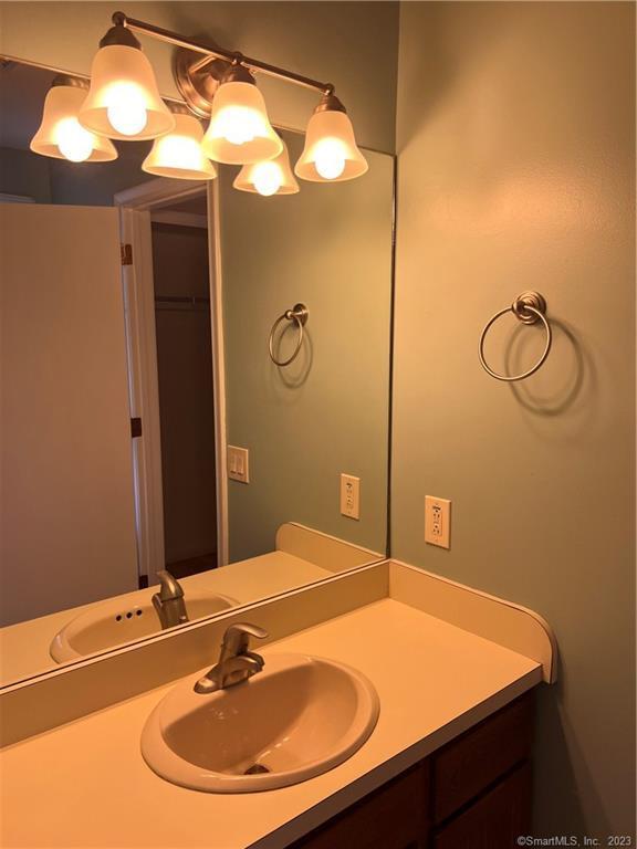 Building Photo - 42 Uplands Way