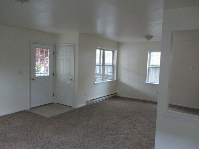 Dining Area - 1 Riverside Park N