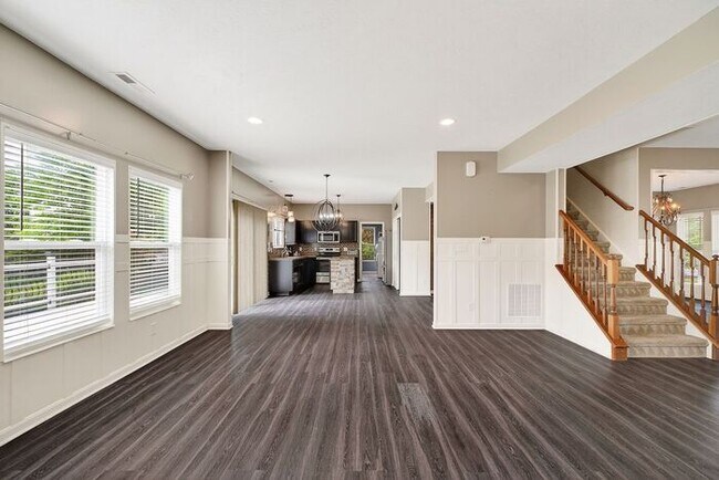 Building Photo - Quiet, comfort living in Westfield