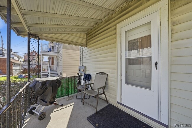 Building Photo - 226 Tacoma Ave