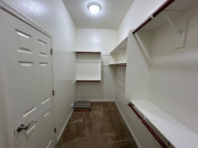 Building Photo - 3841 E Powell Pl