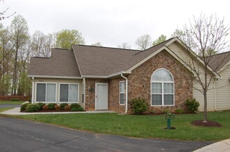 Building Photo - Main level living - 2 BR / 2 BA - Sunroom ...