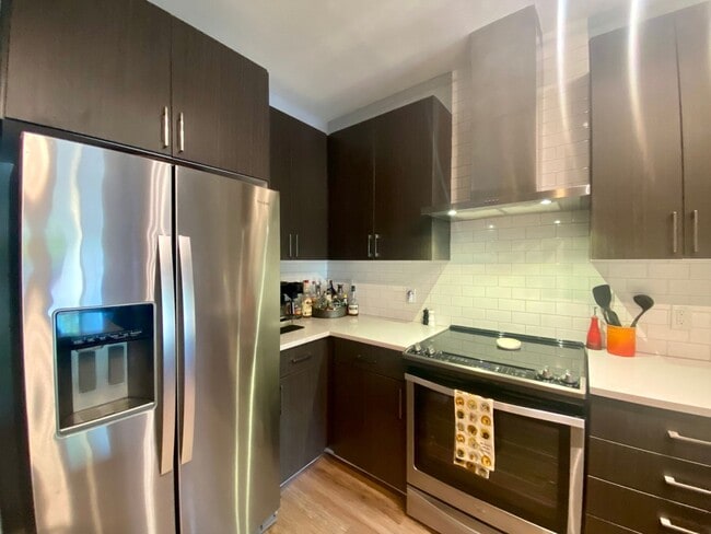 Building Photo - Beautiful Condo - North Burnet Road!