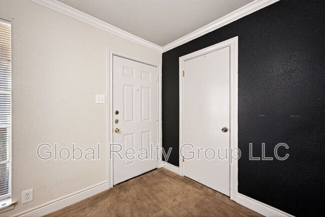 Building Photo - 517 Oak Dr