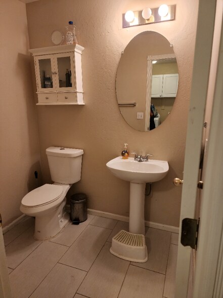 Building Photo - 2125 E Saltsage Dr