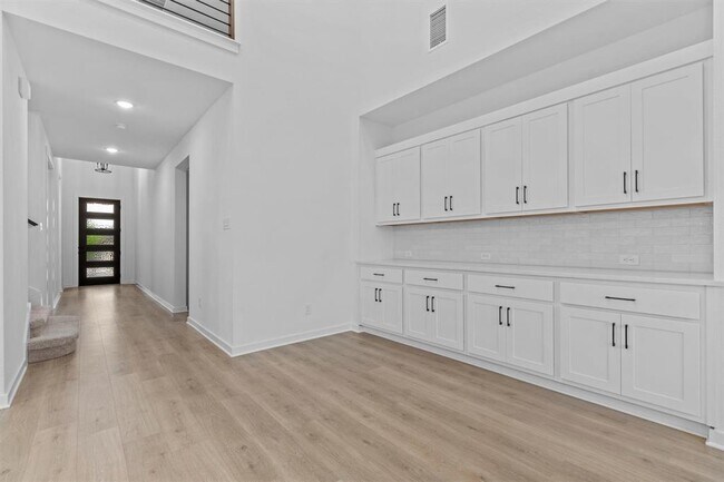 Building Photo - 547 Billowing Way