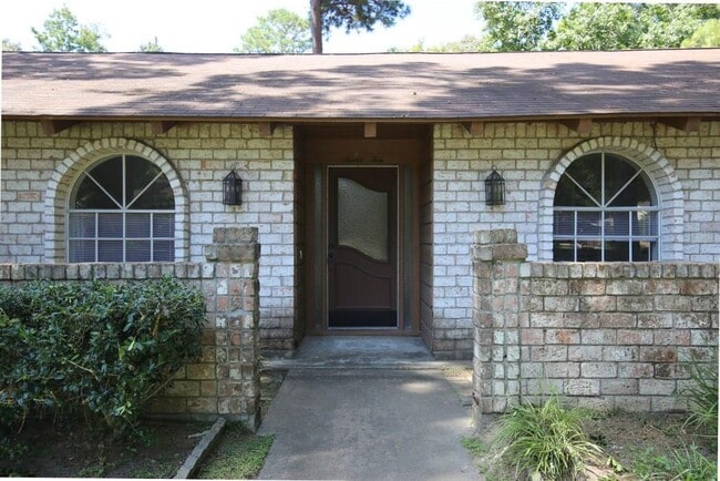 Building Photo - 710 Enchanted Trail Dr