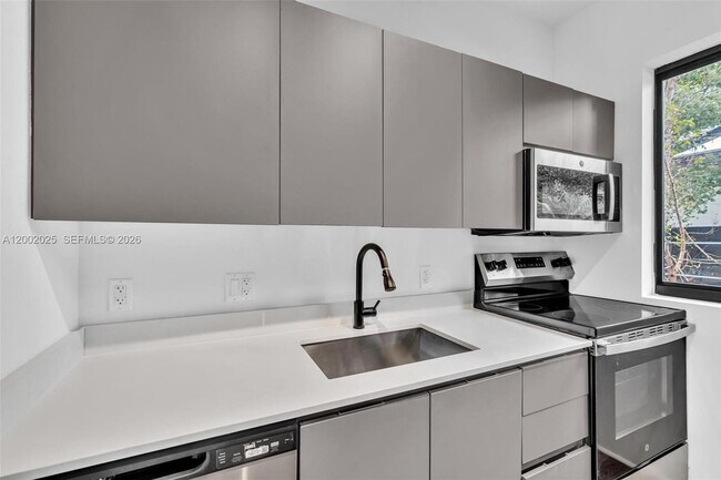 Building Photo - 753 NW 30th St