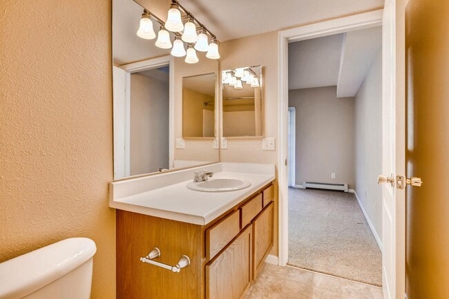 Building Photo - Heat included!  1 car garage!  Vaulted Cei...