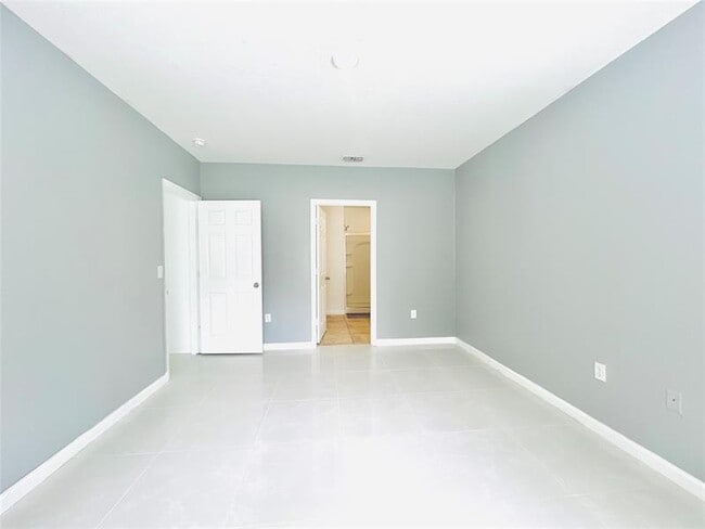 Building Photo - 518 SW Natalie Terrace