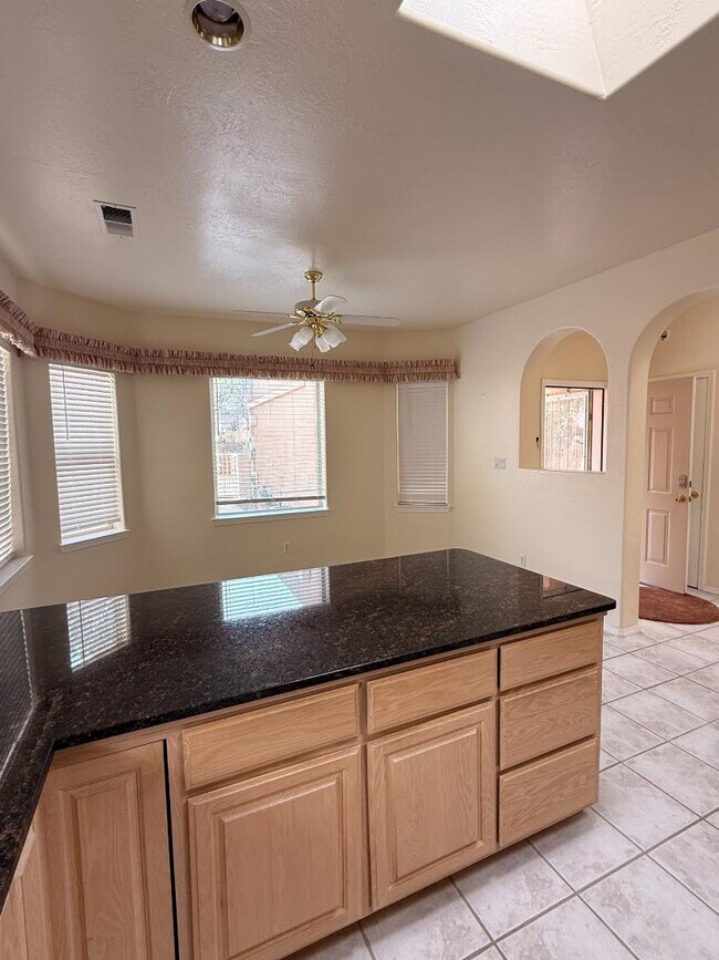 Building Photo - 711 Tramway Pl NE