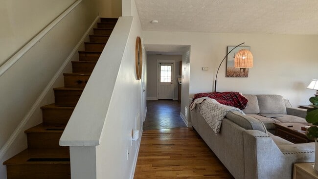 Building Photo - 138 Parkside Dr