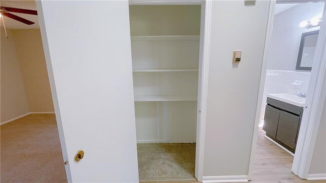 Building Photo - 122 Barnesville Rd