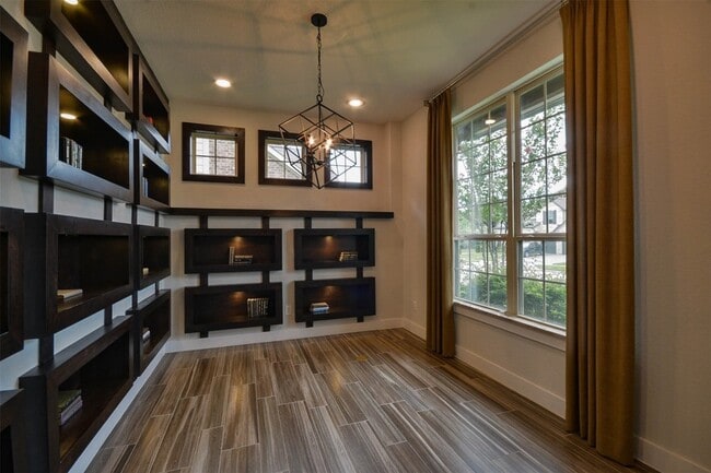 Building Photo - 5911 Vineyard Creek Ln