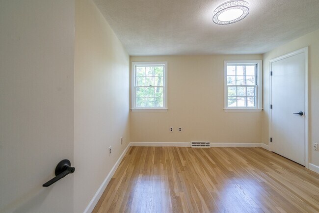 Building Photo - 10 Colburn St