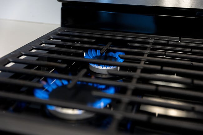 gas stove/oven - 2558 Crestleigh Mnr