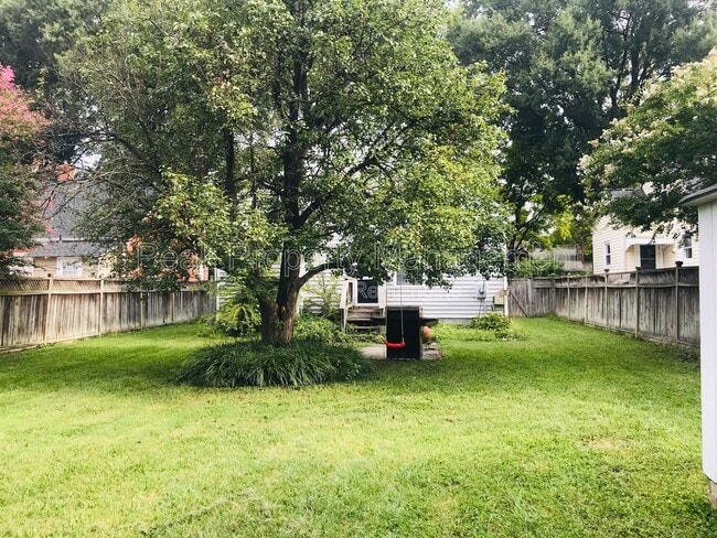 Building Photo - 1903 Elmsmere Ave