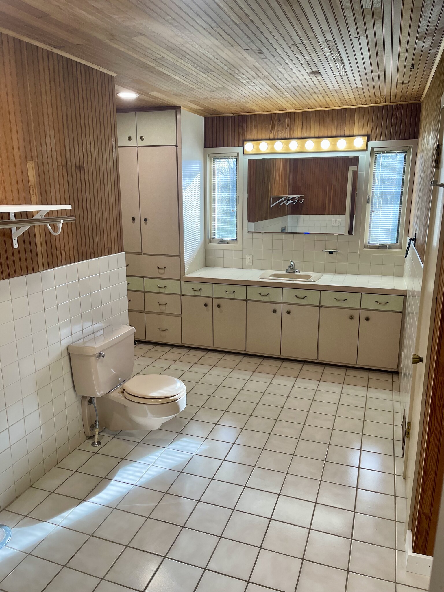 Building Photo - 1128 Clayton Dr