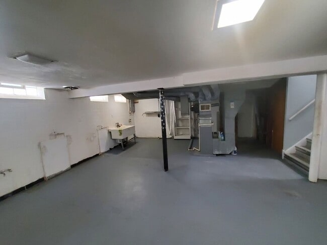 Building Photo - 16108 Edgewood Ave