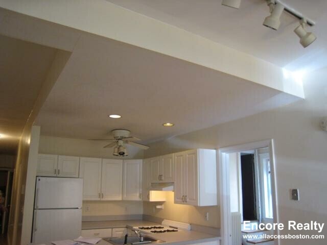 Building Photo - 62 Egmont St