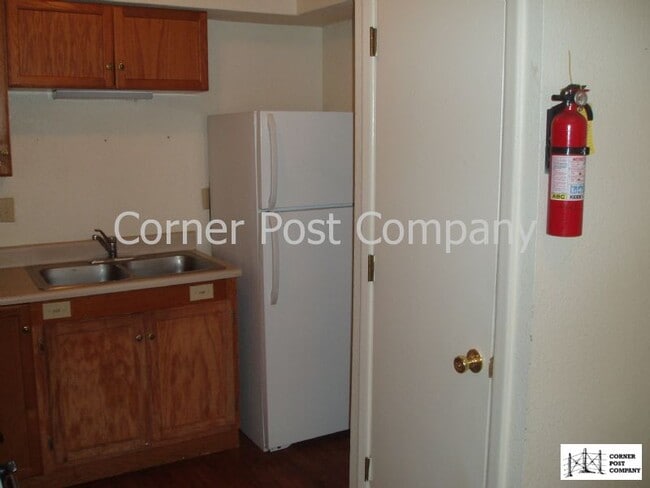 Building Photo - 1 Bedroom Apartment