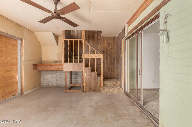 Building Photo - 1125 E 11th St