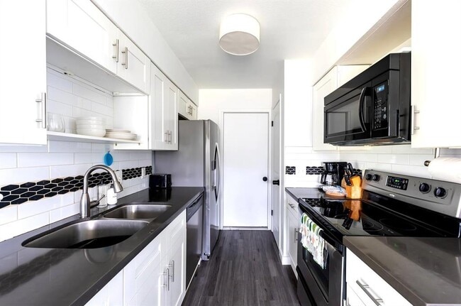 Building Photo - 9715 Dallum Dr