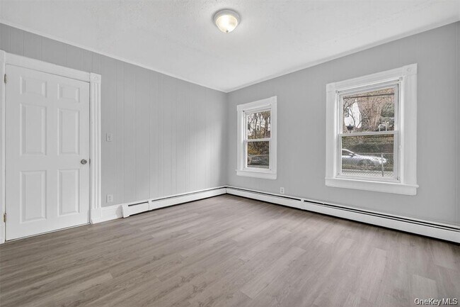 Building Photo - 664-666 N Division St