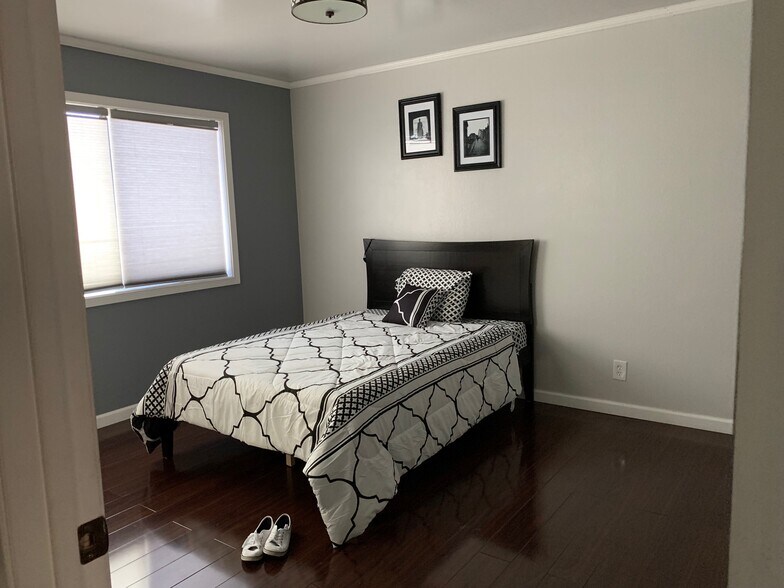 Building Photo - 112 N Avenue 66