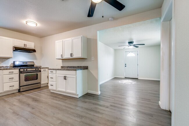 Building Photo - Elmwood Triplex