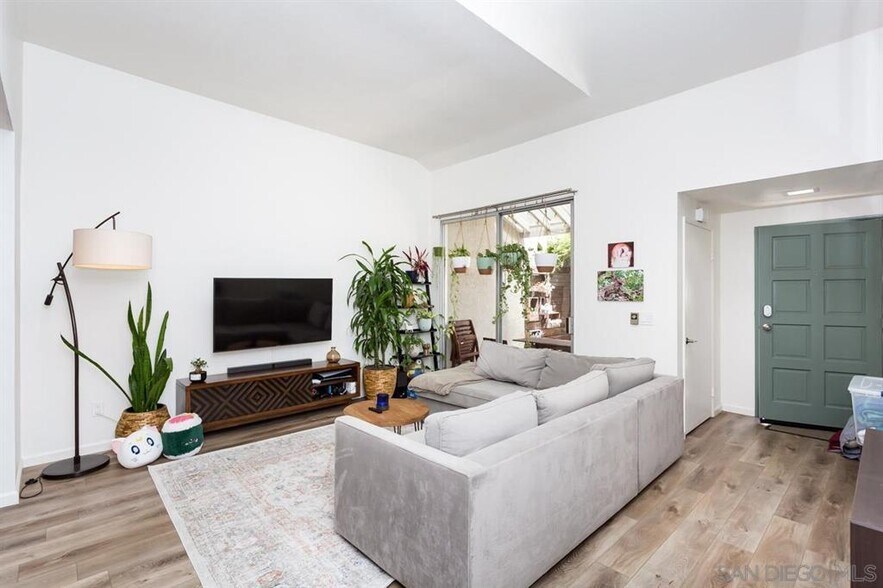 Building Photo - 6204 Caminito Carrena