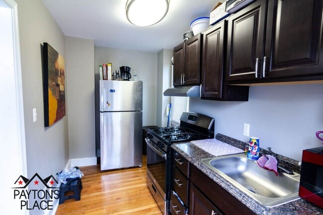 Building Photo - Spacious Single Family home with Huge Back...