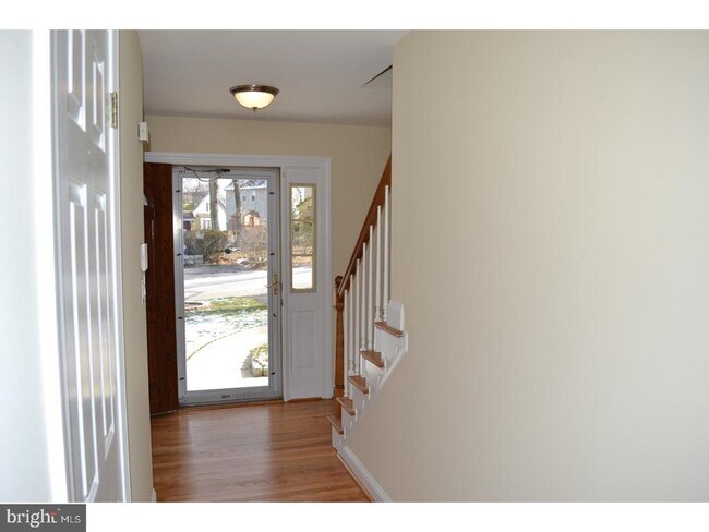 Building Photo - 2162 Penbryn Ave