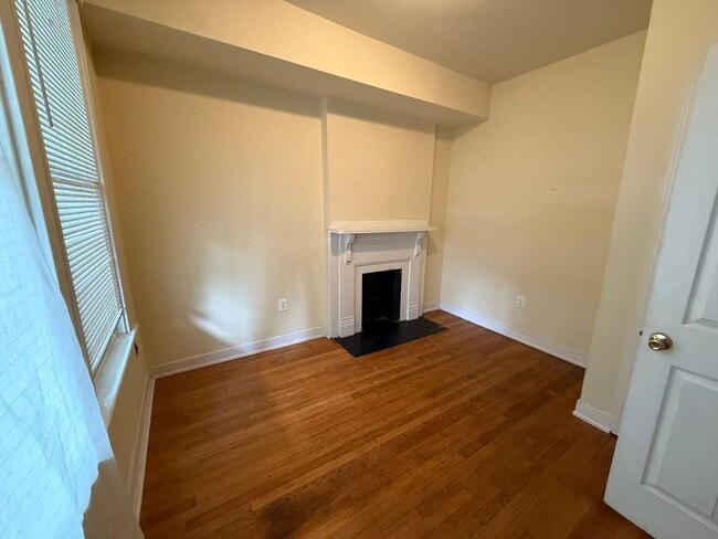 Building Photo - 1242 Parkwood Ave