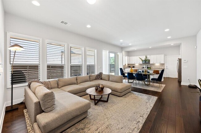 Building Photo - 1506 Arcilla St