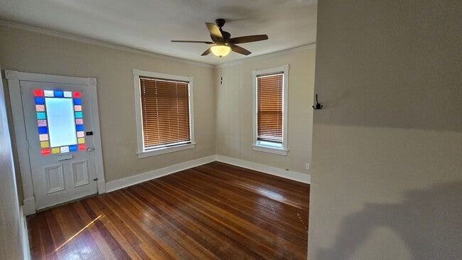 Building Photo - PET FRIENDLY 3 BEDROOM, 2 BATHROOM, DOWNTOWN LOCATION!
