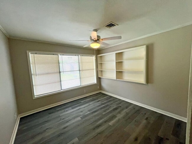 Building Photo - 701 Gardenia Ln