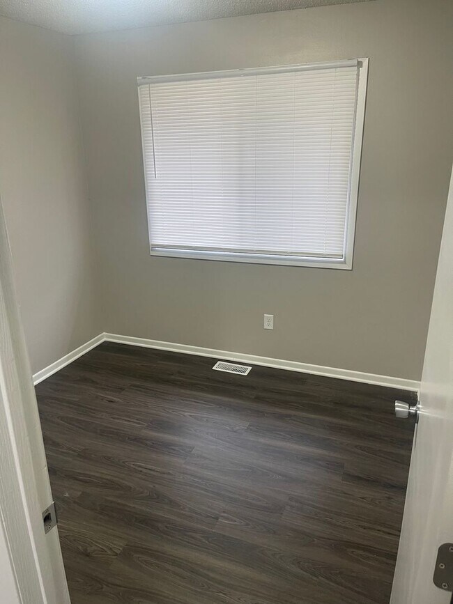 Building Photo - 1624 Pleasant View Dr