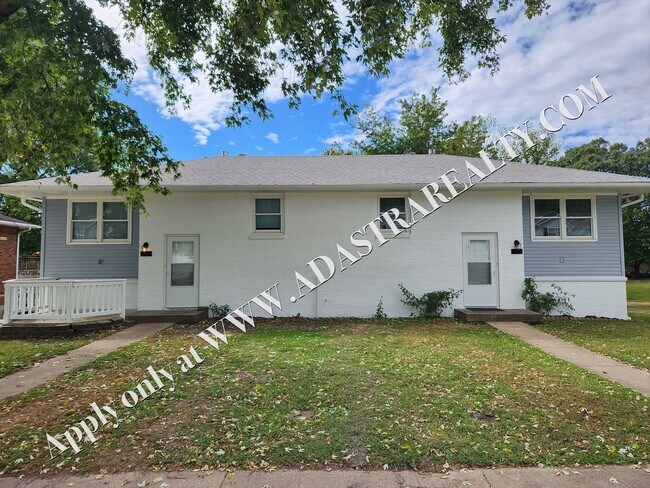 Building Photo - Nice Updated 2 Bed 1.5 Bath Duplex in Basehor-Available NOW!!