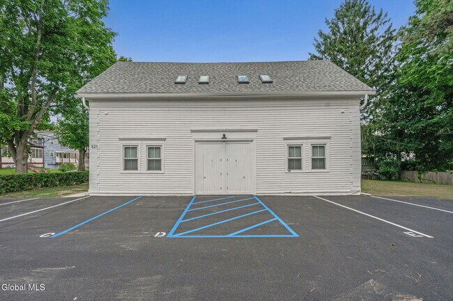 Building Photo - 521 Warren St