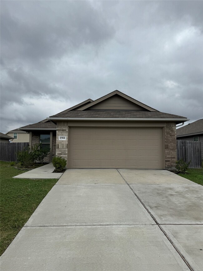 Building Photo - 17591 Longwood Trce Ln