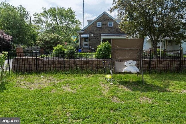 Building Photo - 415 Dearnley St